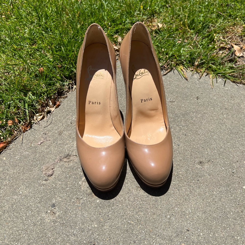 Christian Louboutin Classic Patent Leather Nude Platform Pump Eur 38 1/2